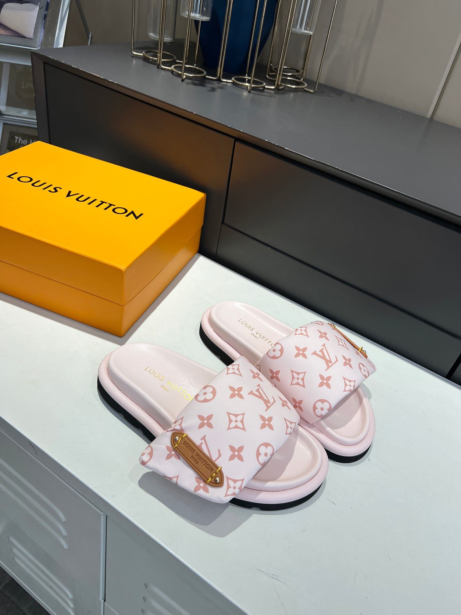 Louis Vuitton Slippers